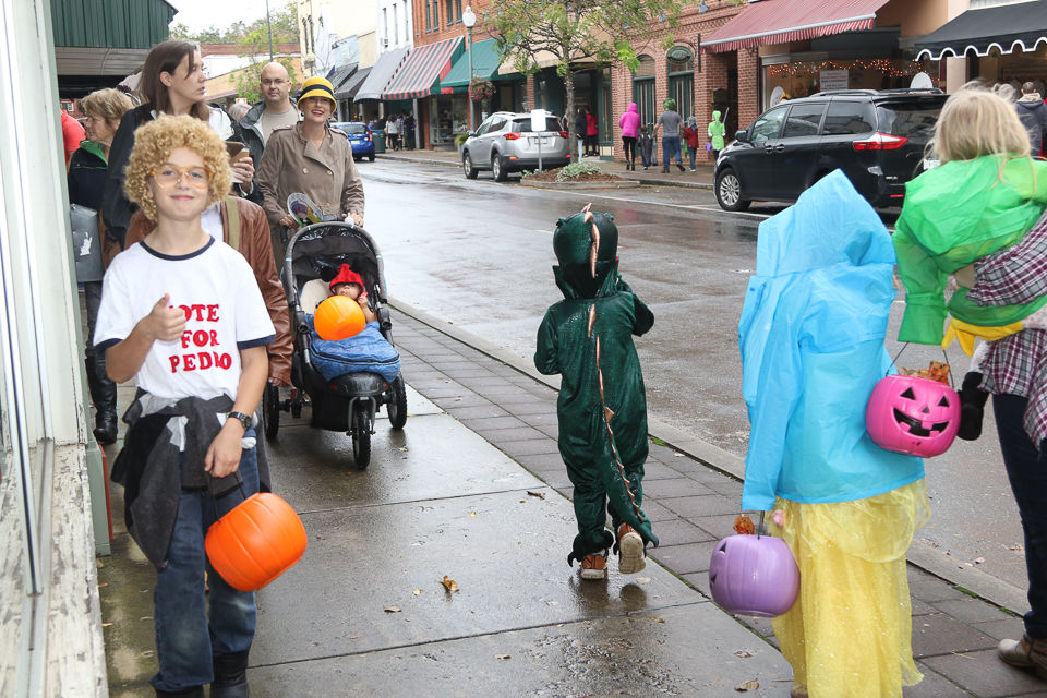Halloween Trick or Treat Downtown Morganton 2019-9470.JPG